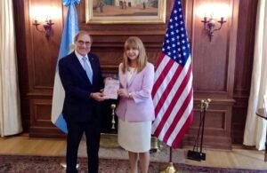Norma Froy Bonpland de Farinón visitó la Embajada Argentina en Estados Unidos